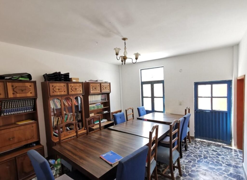 Un espacio silencioso para la reflexión, la lectura y el crecimiento personal.